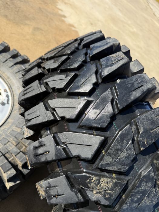 Джанти с гуми 37х12.5 р16