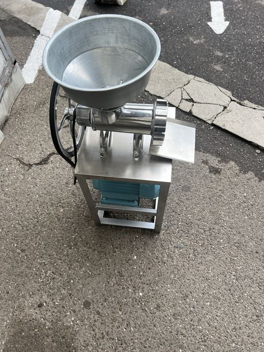 Vând Mașină de tocat carne profesională GEO-LUX