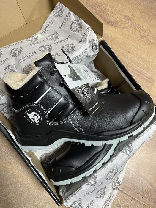 Ботинки новые  зимнии 45 размер