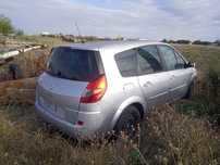 Dezmembrez Renault scenic