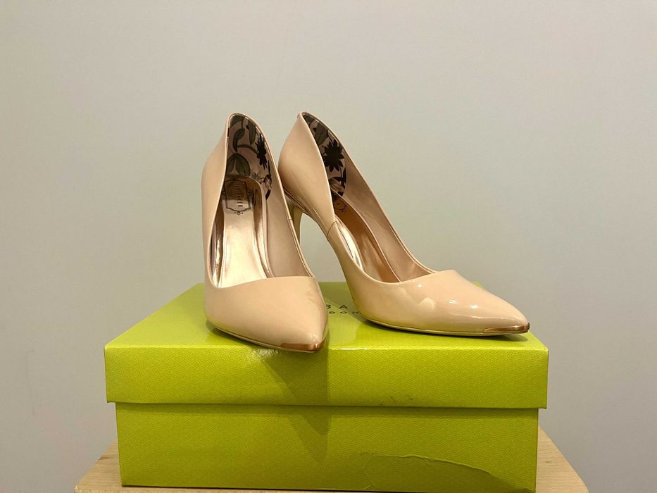 Дамски обувки на ток естествена лачена кожа nude Ted Baker