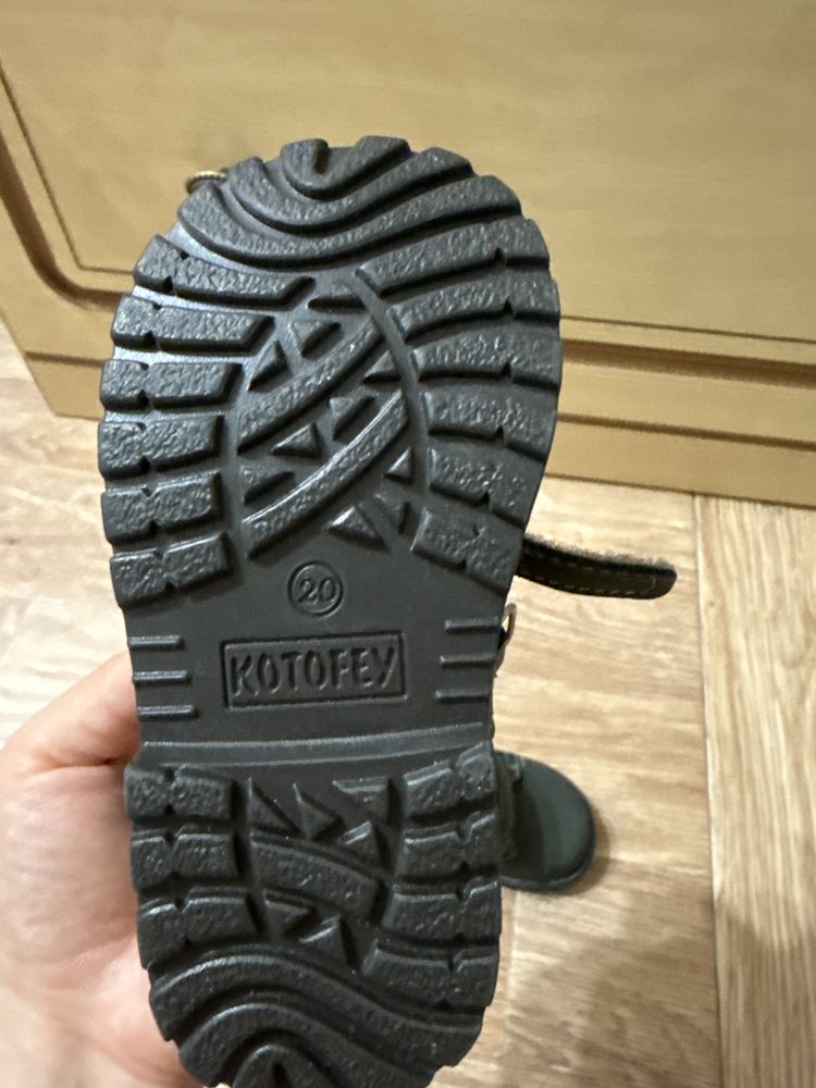 Продам ботинки детские