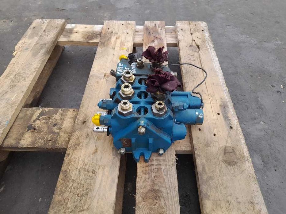 Distribuitor hidraulic buldoexcavator Case 580 , 595 , 695 Super R