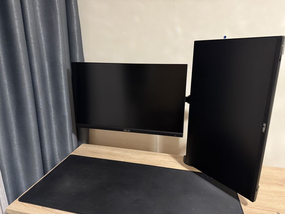 Monitoare de gaming + brat