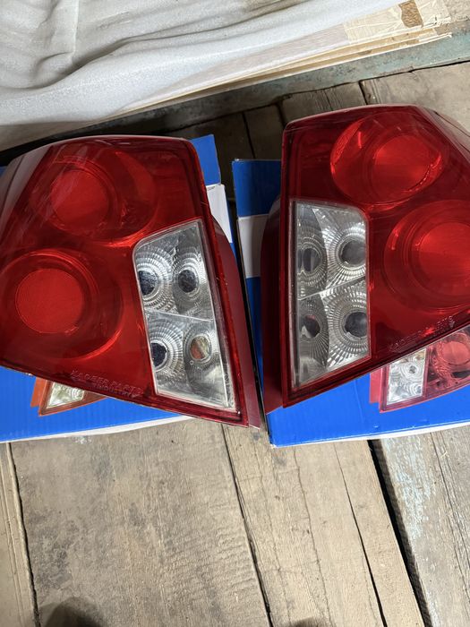 Продается задние фонари