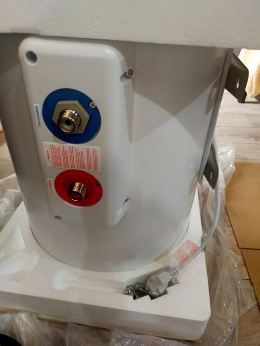 Продам водонагреватель новый