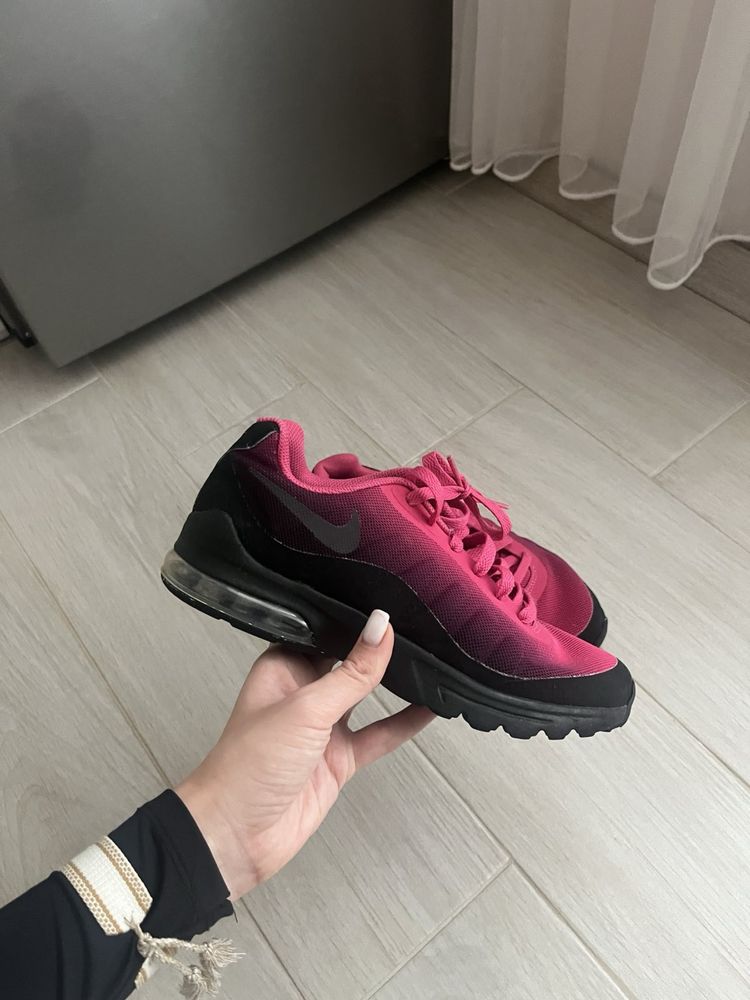 Дамски маратонки Nike