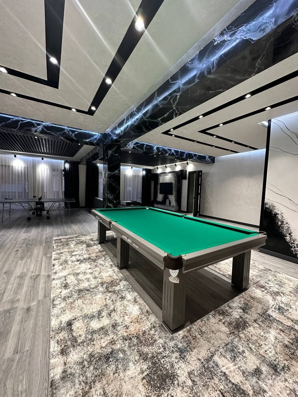 Большая дача с футбольным полем ,,CHORBOG CITY Villa"