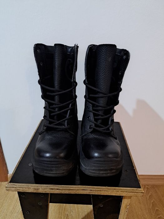 Продам спец ботинки