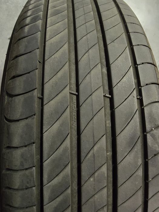 Anvelope vara Michelin 215 65 17 in stare foarte buna