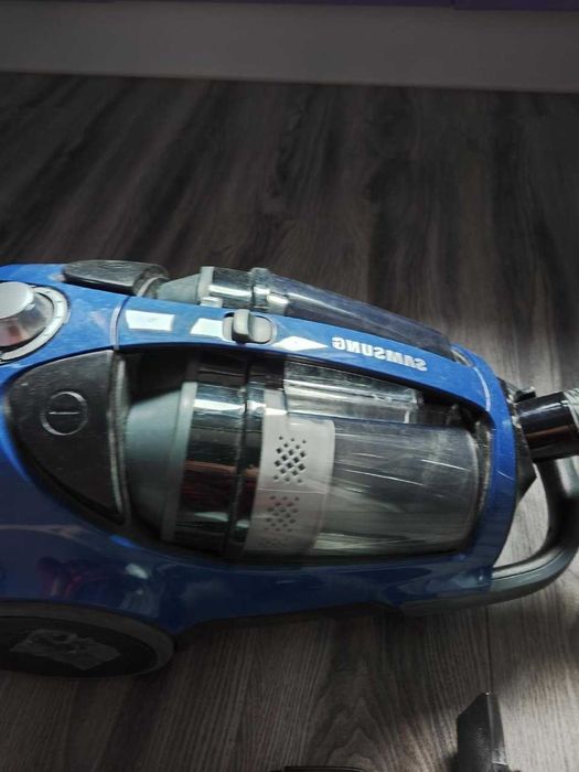 Отдам даром пылесос