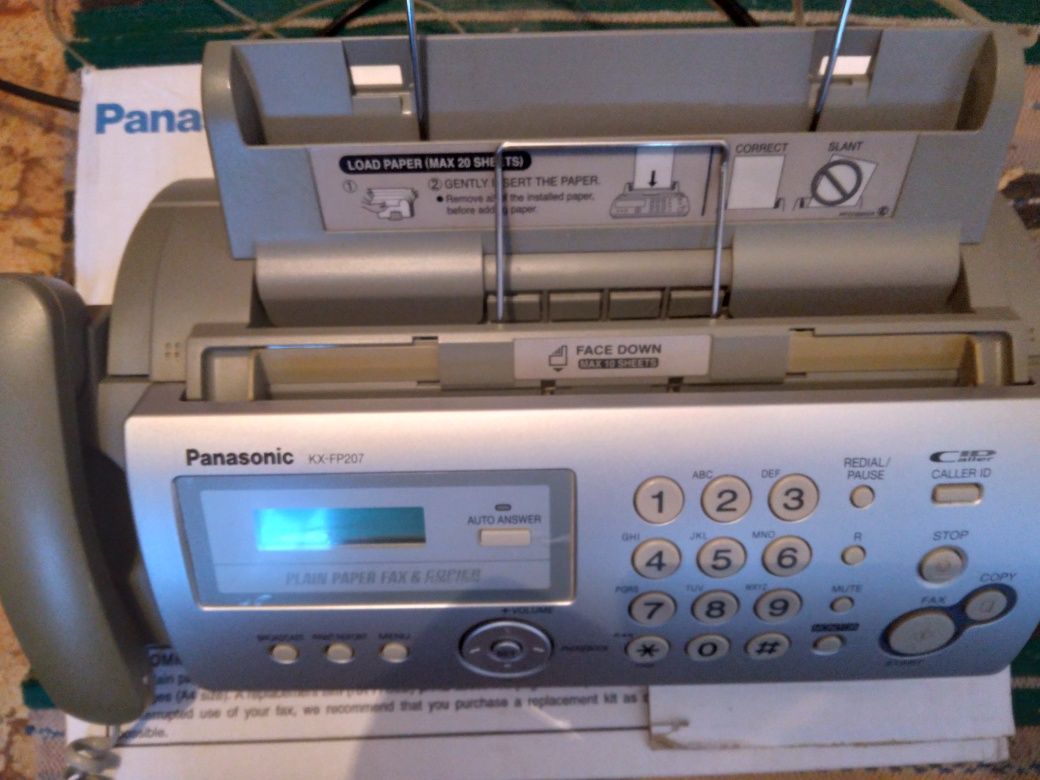 Продавам изгодно телефонен факс апарат Panasonic KX-FP207FX