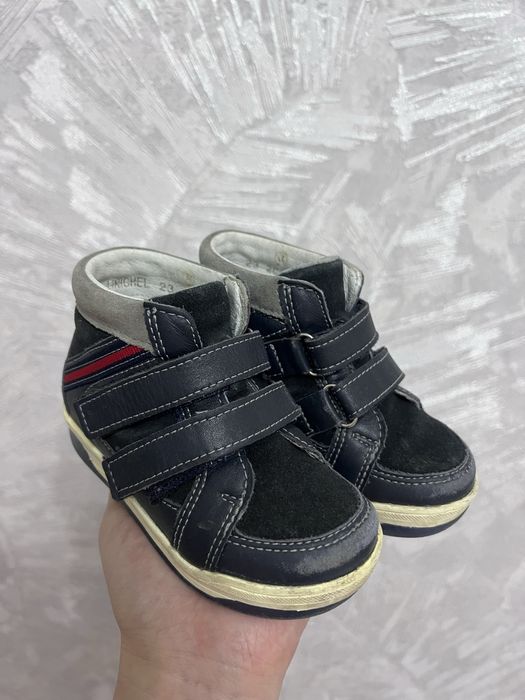 Продам детскую обувь