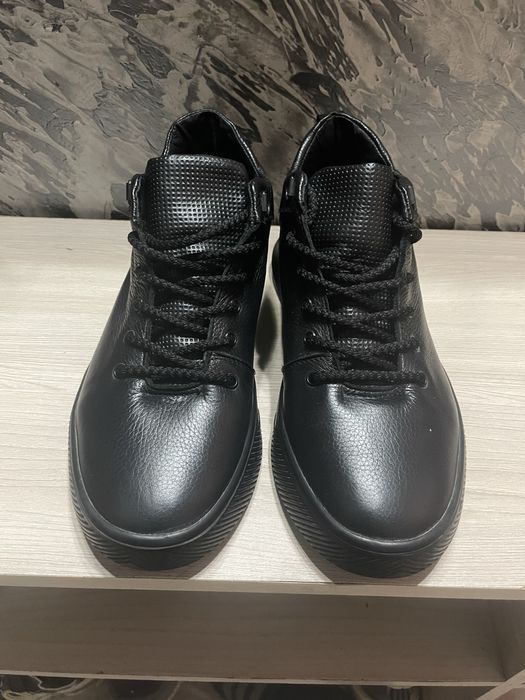 Продам зимние ботинки