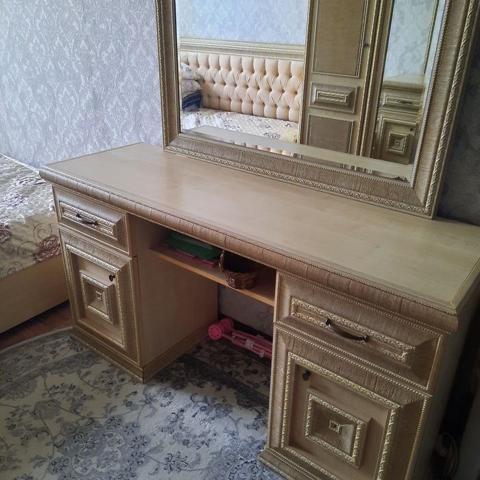 Спальный гарнитур