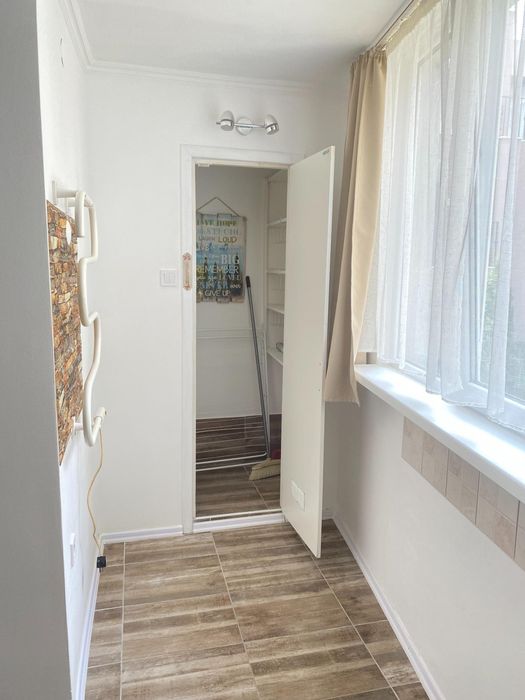 Дава се под наем Едностаен апартамент в Бургас, Център - 27 кв.м за 280.5 € - Снимка #2