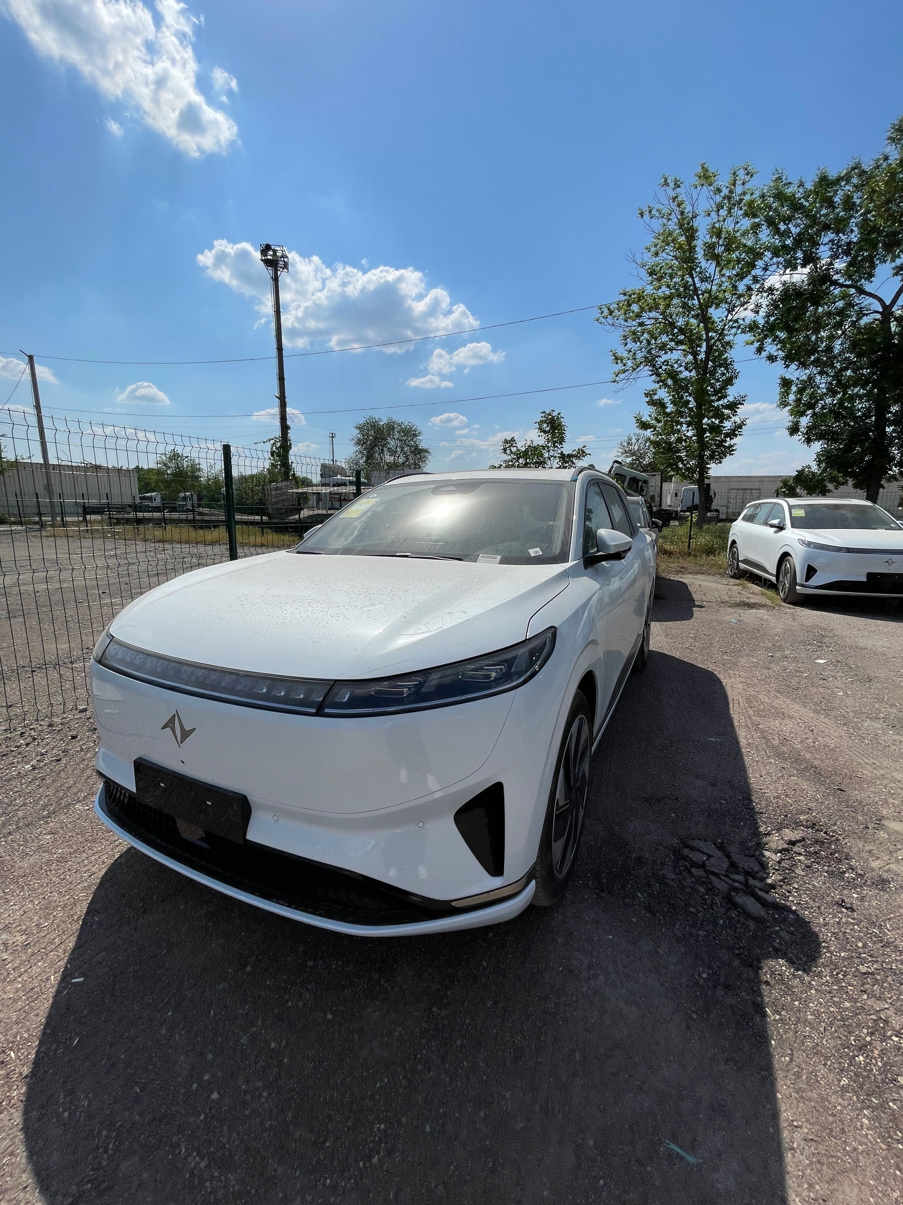 Dongfeng 008 Ultra Full massaj Toshkent Avtosalonda