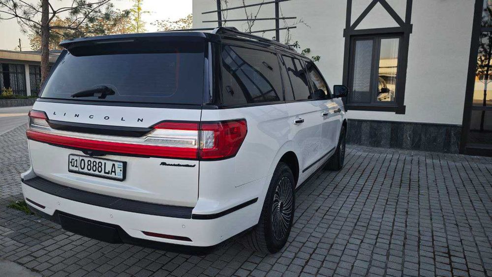 Lincoln Navigator 3.5 AT 4WD Black Label, цвет салона "Шале"