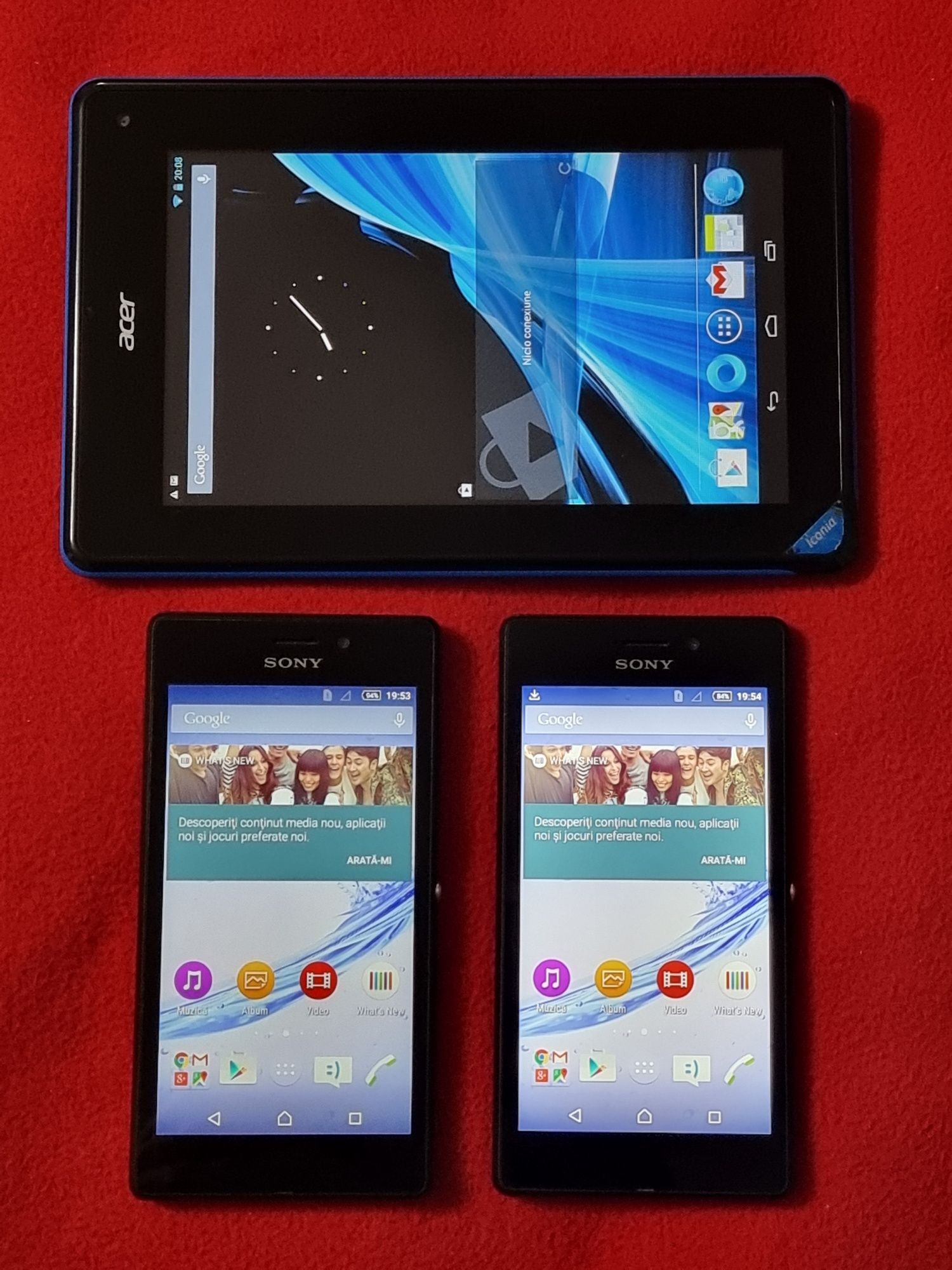 Vând 2 telefoane Sony și 1 tableta Acer toate la 250 lei.