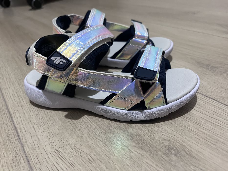 Sandale 4F noi marimea 32