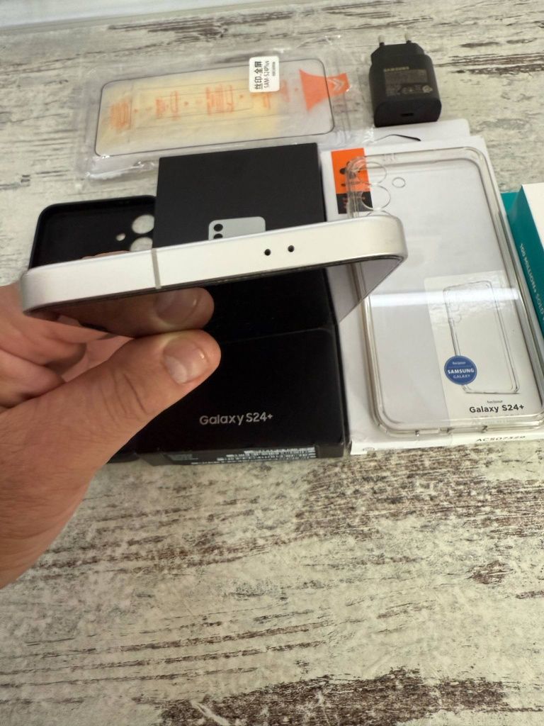 Като нов.Samsung Galaxy S24 + plus 12gb/256gb