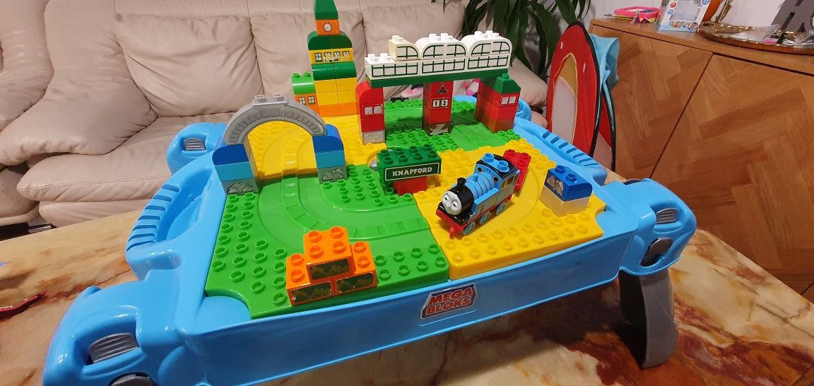 Oferta Trenulet Thomas set cu masa Mega Bloks