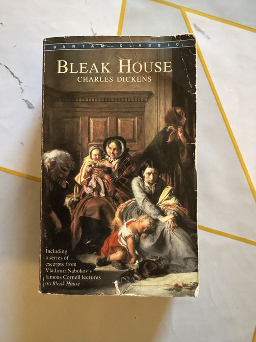 Продам книгу на английском языке Bleak House Charles Dickens