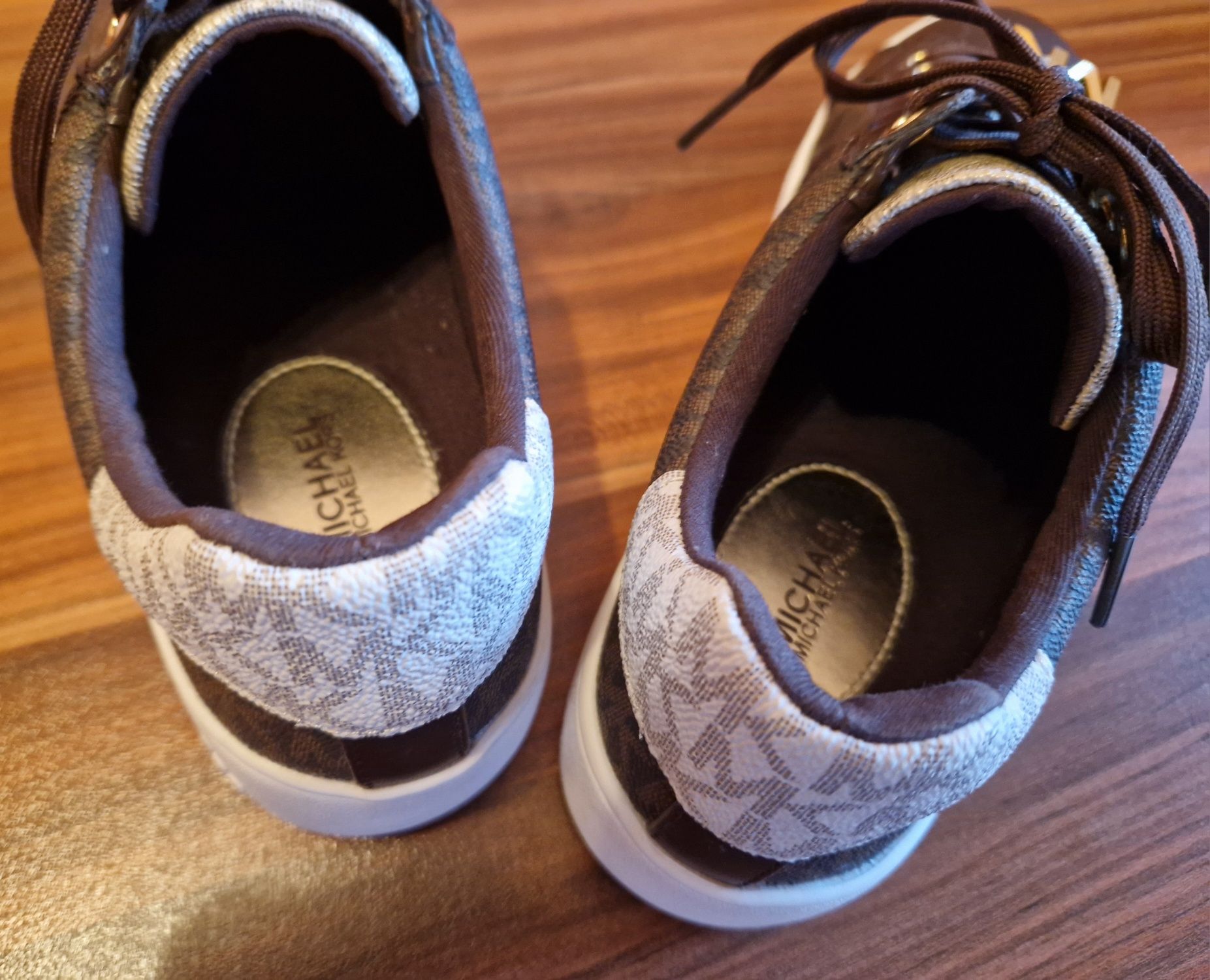 Обувки Michael Kors, сандали на Steve Madden