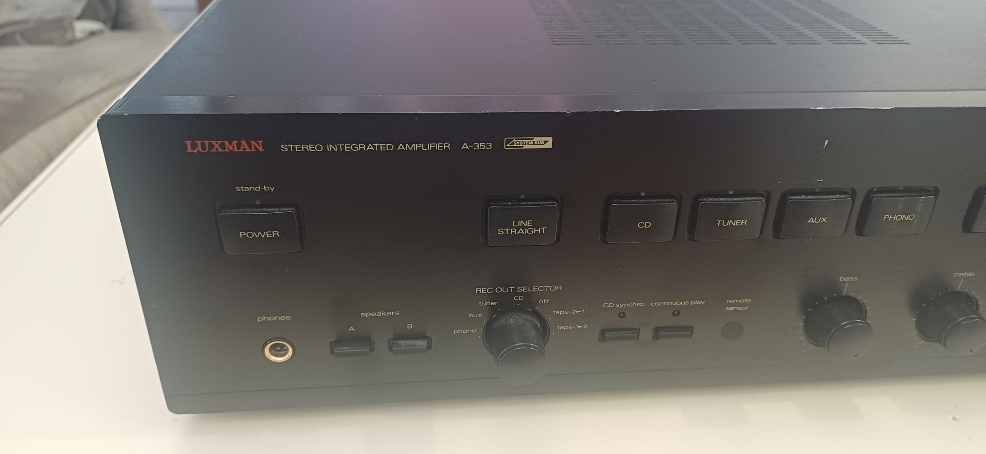 Продавам мощен усилвател Luxman a353