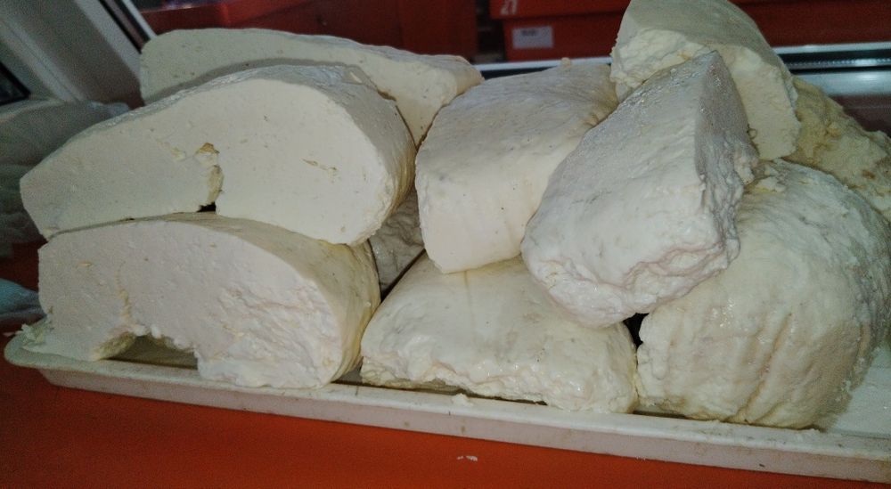 Vând brânză de vaci