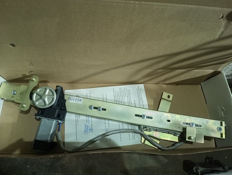 Стеклоподъёмник передний левый Kia Spectra