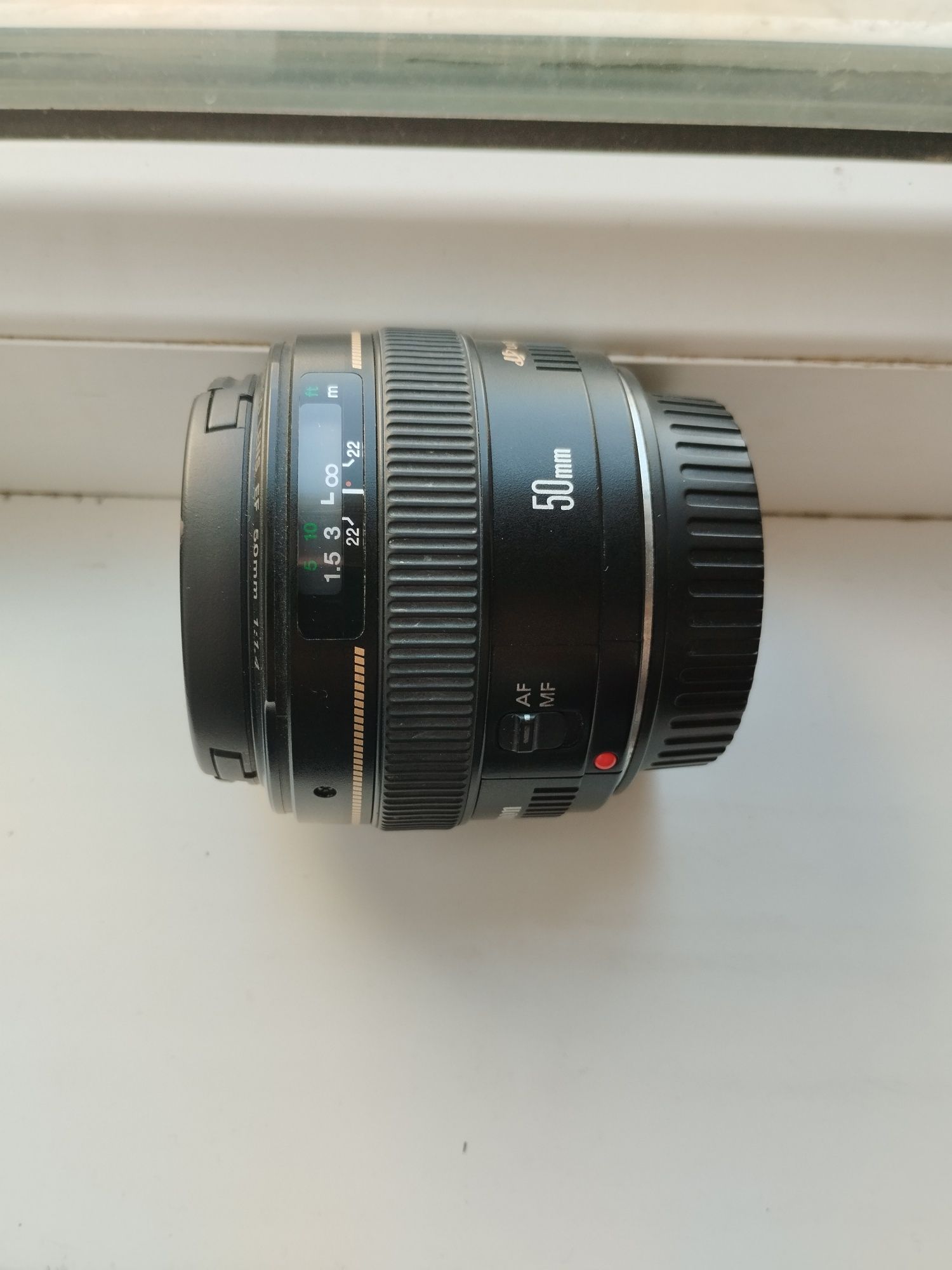 Obektiv  canon 50mm 1.4f sotiladi xolati zor yengide turubdi
