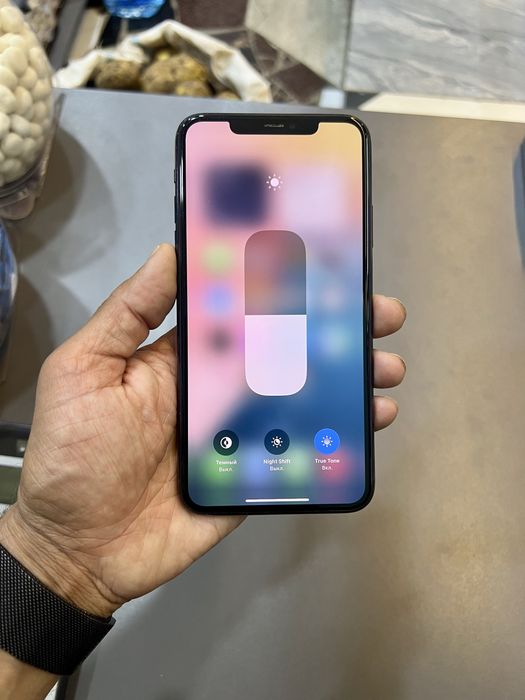 iPhone 11 Pro Max 256GB LL/A телефон в хорошем состоянии.