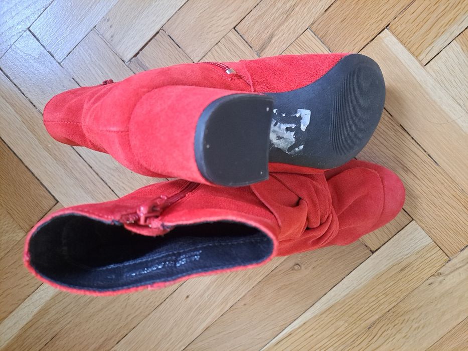 Кожени червени боти