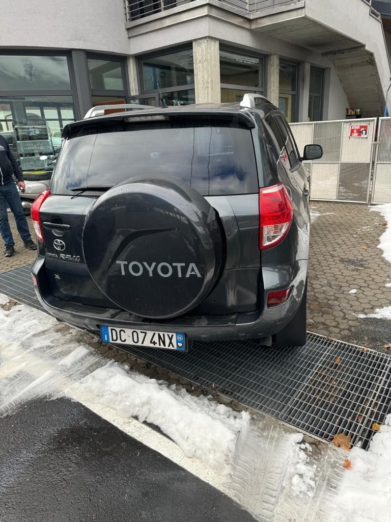 Тойота ра4 2.0D4D 136k на части
