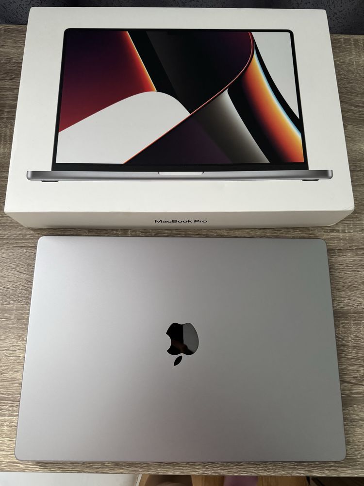Apple MacBook Pro 16" (M1 Pro, 2021)