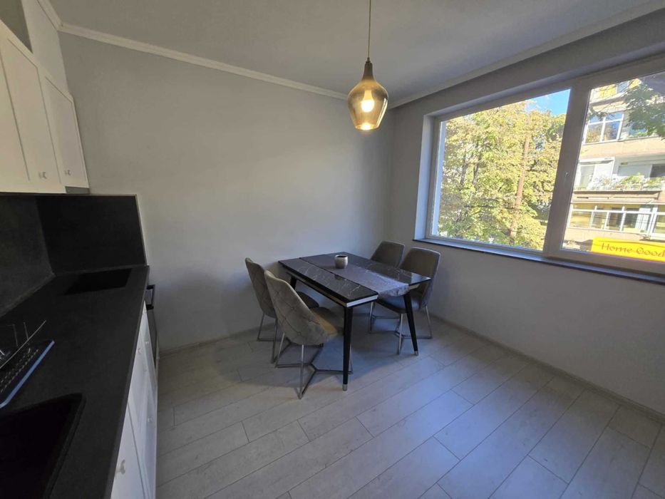 Дава се под наем Тристаен апартамент в Стара Загора, Център - 98 кв.м за 459 € - Снимка #1