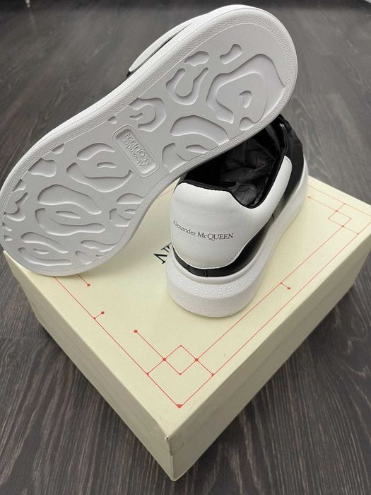 Adidasi Alexander McQueen black & white full box