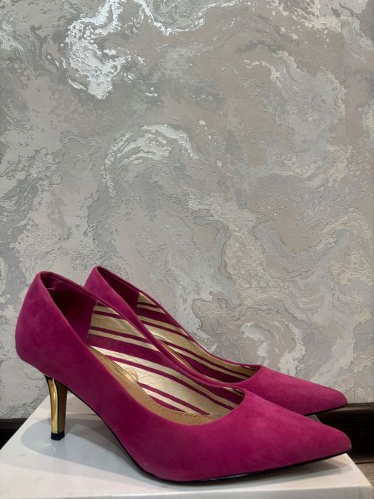 Продам женские туфли