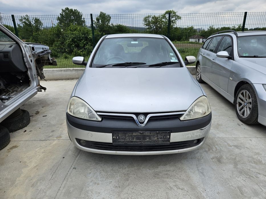 Опел Корса 1.2i НА ЧАСТИ