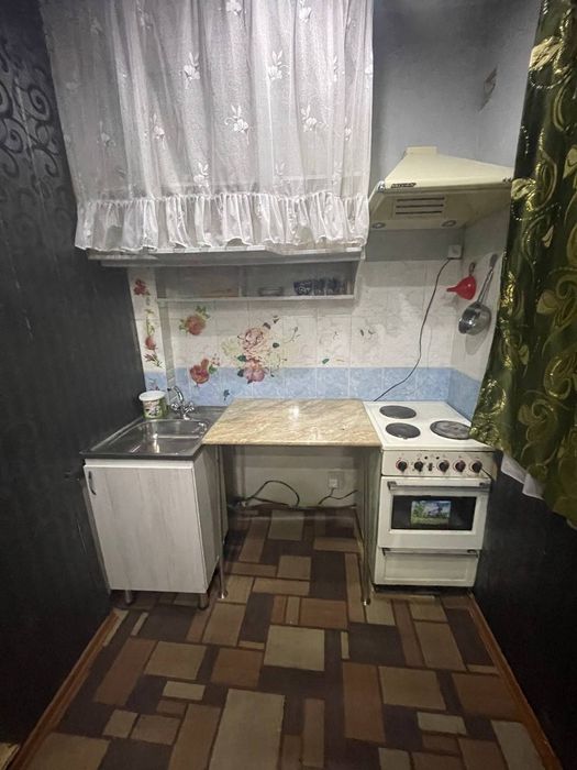 Arenda ibinsino 1*2 xona qilingan 300$
Шайхонтахур район 
Ибн Сино