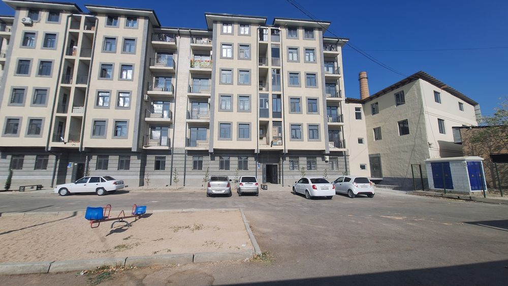 2 хонали квартира сатилади 1 этажда. Адрес Супер.