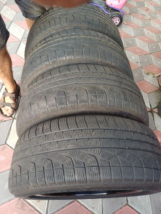 Vând 4 anvelope de iarna 245 50 r18 PIRELLI