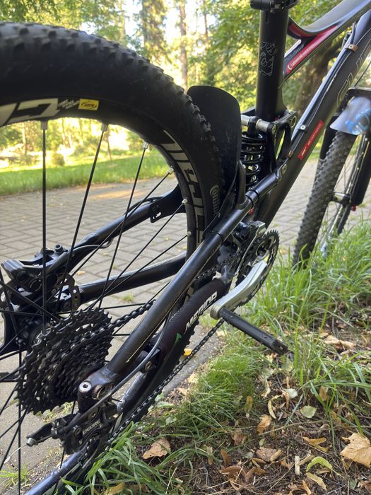 Vând bicicletă full suspension qube