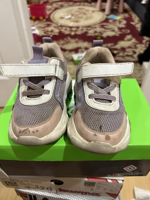 Отдам детские кроссовки