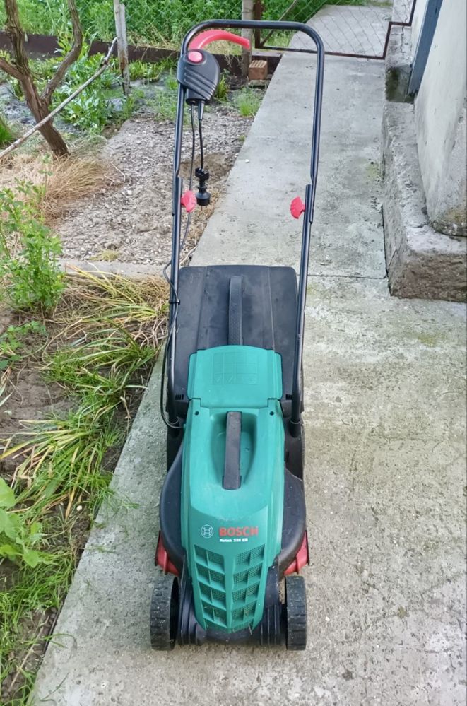 Masina electrica de tuns gazonul Bosch Rotak 320 ER, 1300W, 34 cm