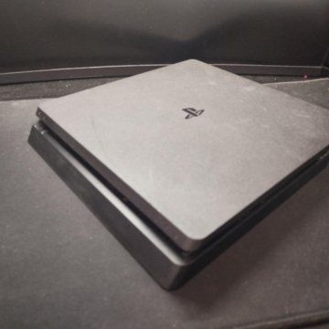 Продам PS4 и диски.