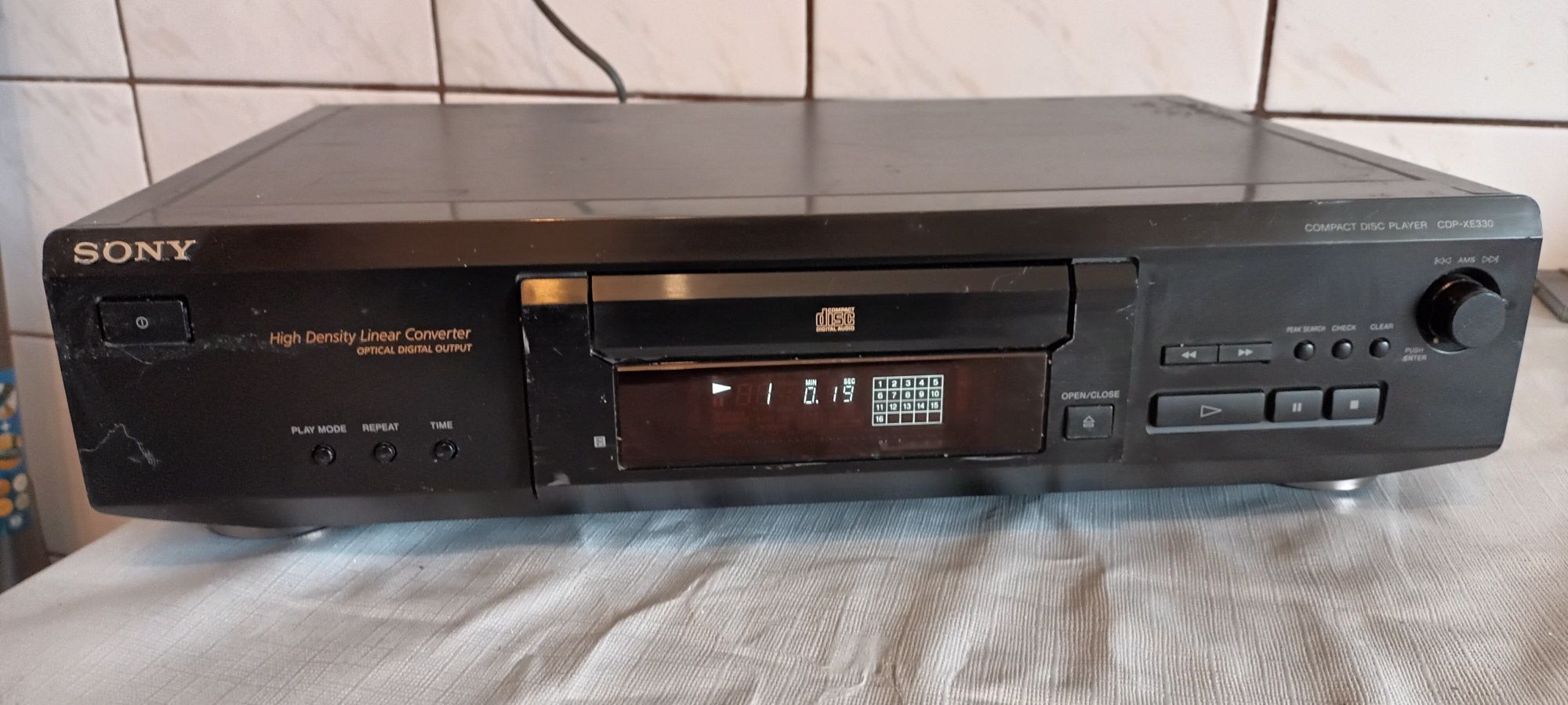 Compact Disc Player SONY model  CDP-XE330