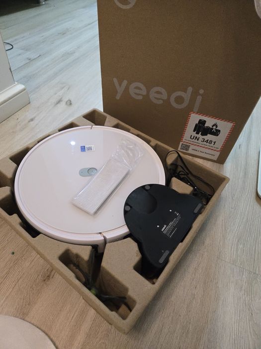 Робот пылесос yeedi