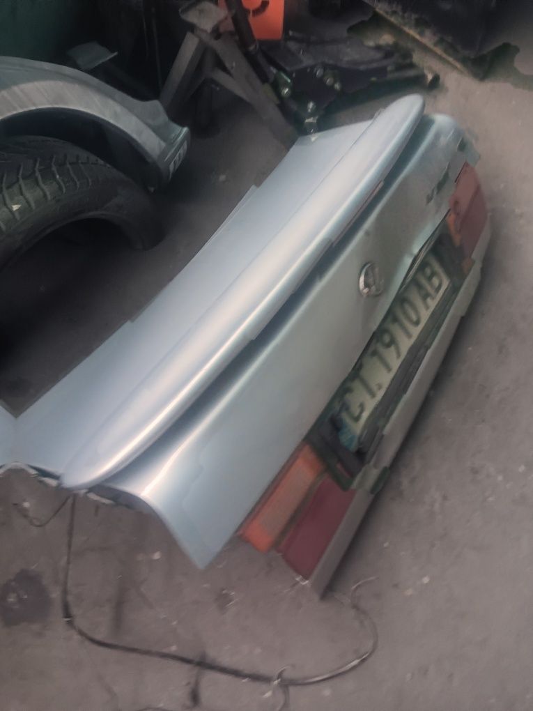 Заден капак и споилер за WV vento